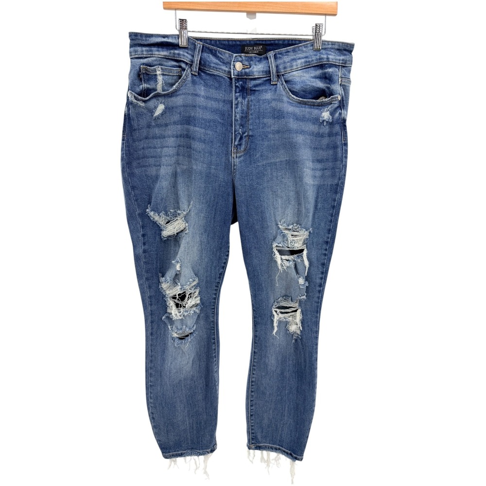 Judy Blue Women 18W Boyfriend Fit Distressed Raw Hem Jeans Medium Wash JB82217MD